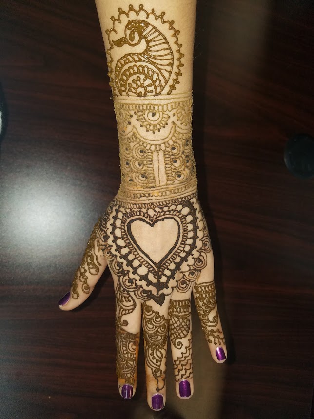 Hire Binis Henna Designs Henna Tattoo Artist in Quincy