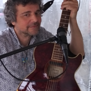 Robert Paluzzi - Singing Guitarist in Plymouth, Massachusetts