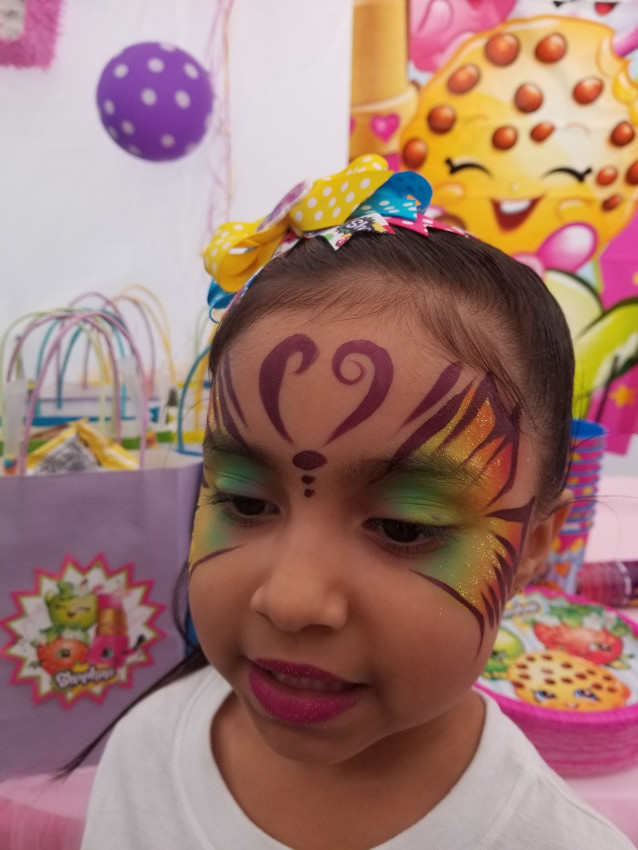 Hire Boone Dazzle Me Face Painting Face Painter in Dallas, Texas
