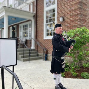 Boston Bagpipers - Bagpiper in Charlestown, Massachusetts