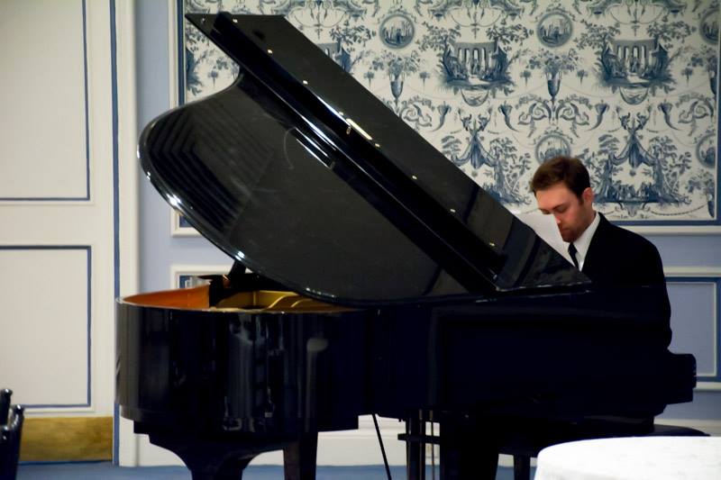 Gallery photo 1 of Boston Piano Man