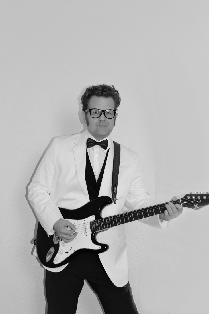 Gallery photo 1 of Oldies/Rockabilly/Solo/Buddy Holly Impersonator