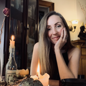 Wren | Tarot Witch - Tarot Reader in Toronto, Ontario