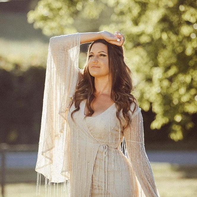 Hire Carolyn Miller Singing Guitarist in New York City, New York