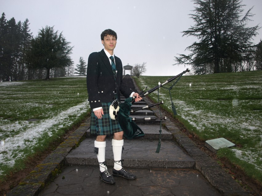 Gallery photo 1 of Cascadian Bagpiper