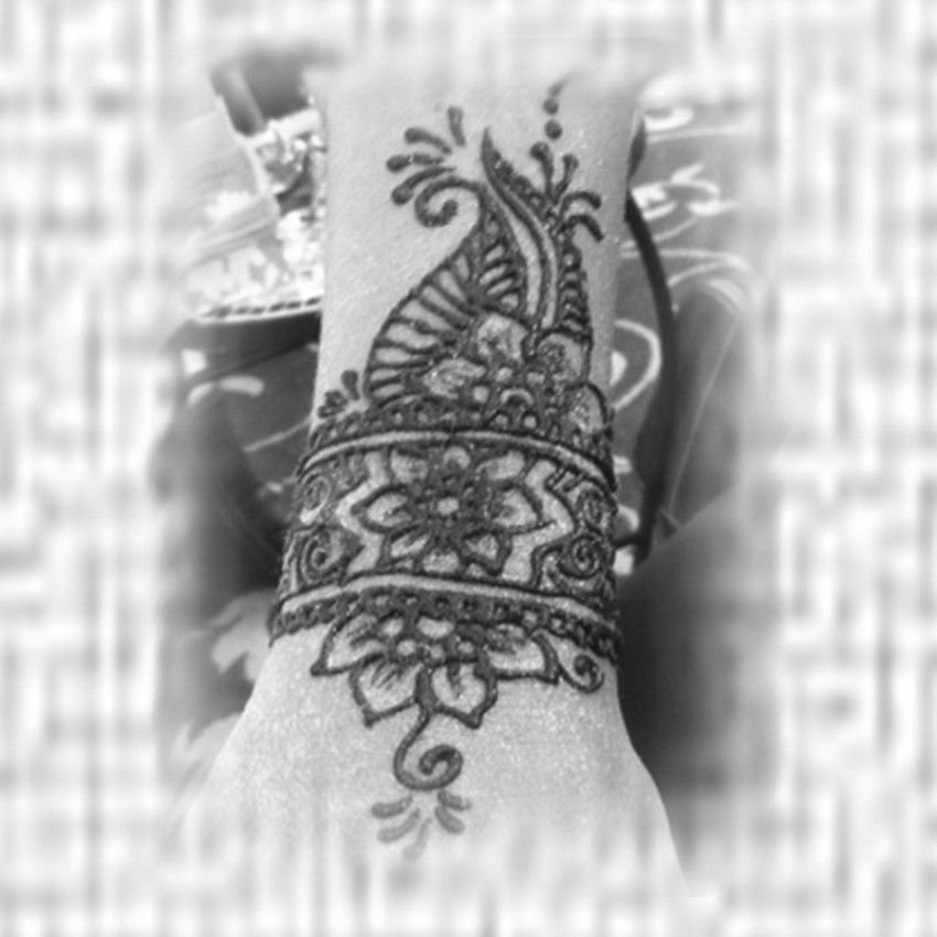 Hire Castle Art Henna Henna Tattoo Artist in Green Bay