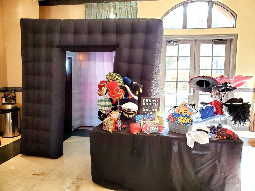 Gallery photo 1 of CUITM Photo Booth & Inflatables
