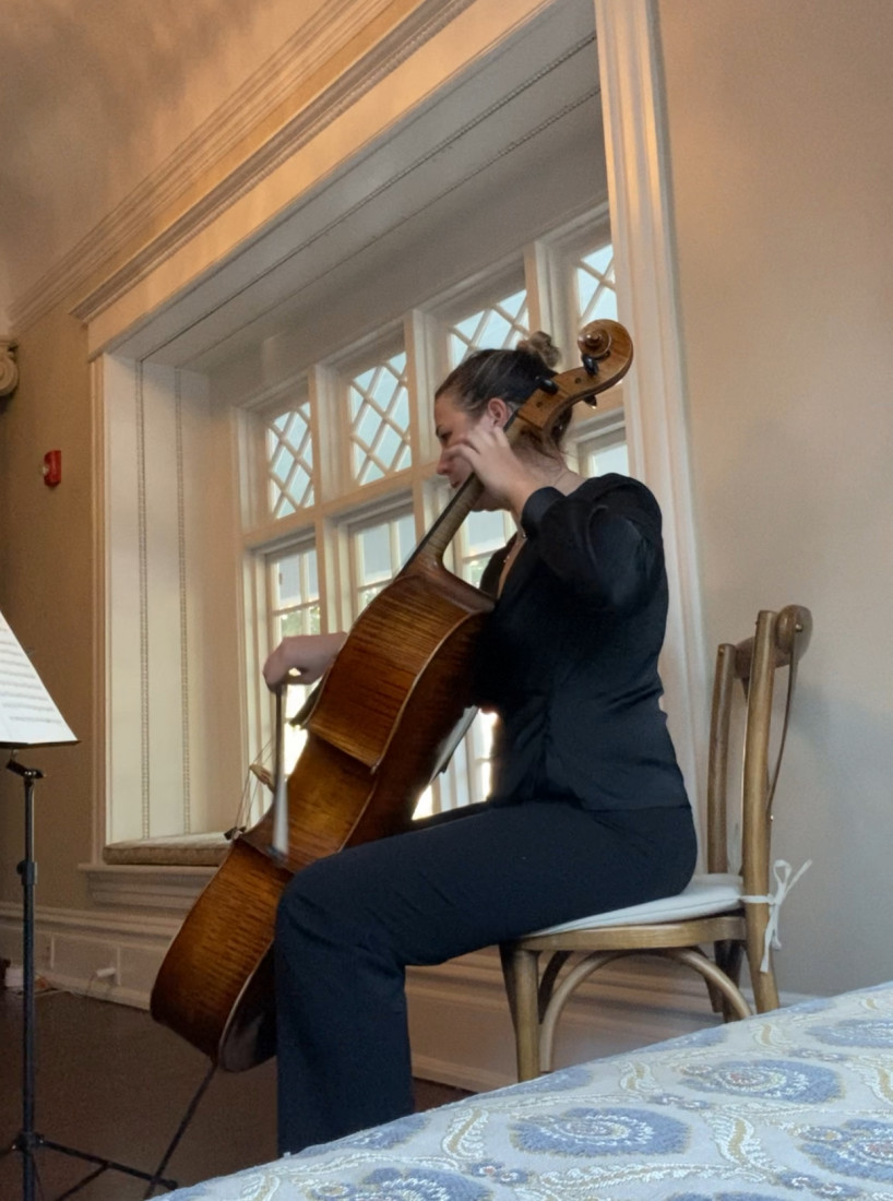 Gallery photo 1 of Cellist - Claire Burris