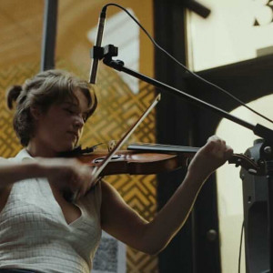 Chloe Dickens Violin - Violinist / Strolling Violinist in Fresh Meadows, New York