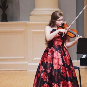 Chloe Smith, Violinist