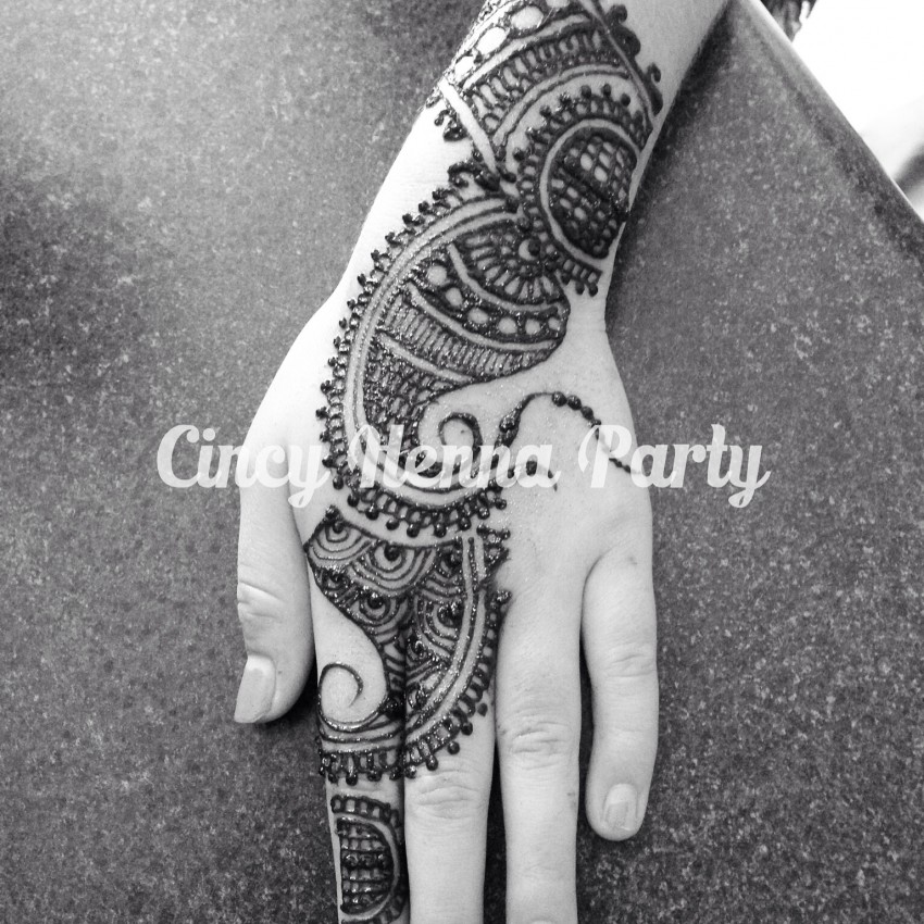 Hire Cincy Henna Party Henna Tattoo Artist in Cincinnati
