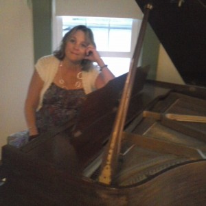 Cindi Meehan - Singing Guitarist in Exeter, New Hampshire