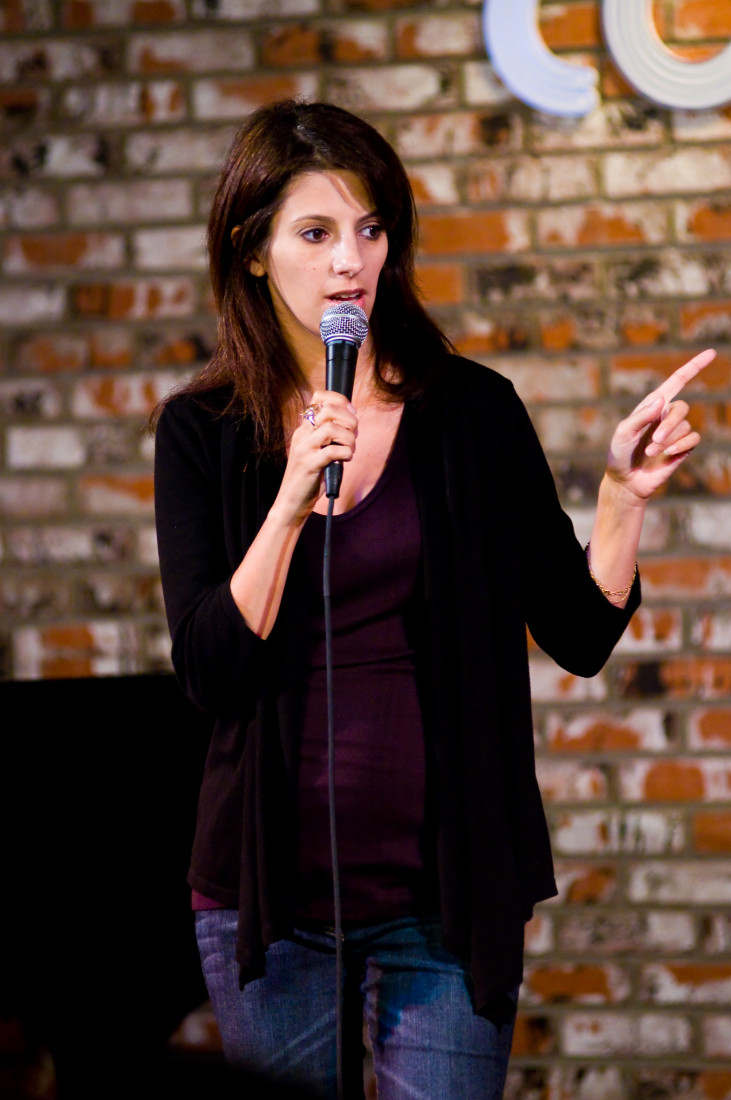 Hire Clara BIJL - Stand-Up Comedian in San Francisco, California