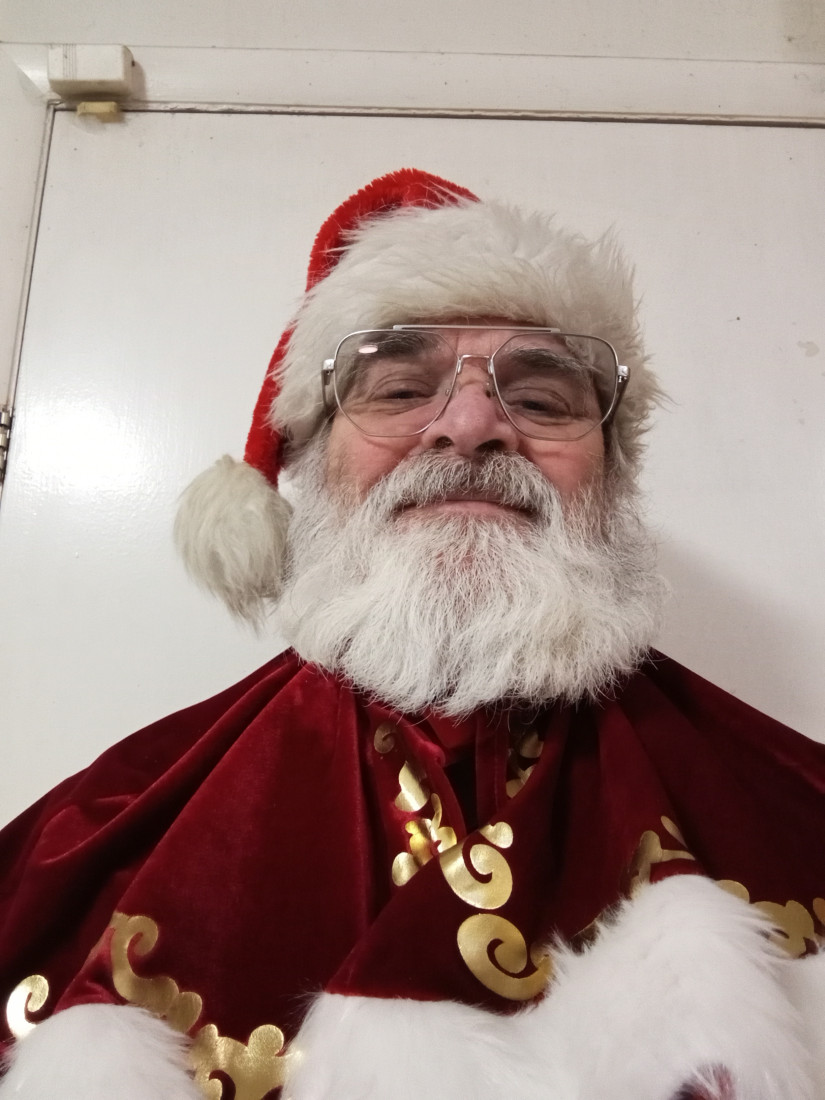 Gallery photo 1 of Musical Santa