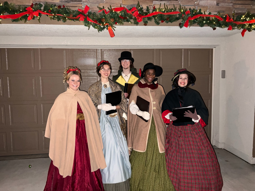 Gallery photo 1 of Clovis Carolers