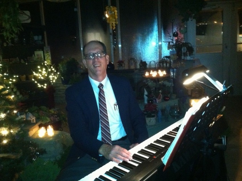 Gallery photo 1 of Dale Arvay --- Professional Piano Entertainer