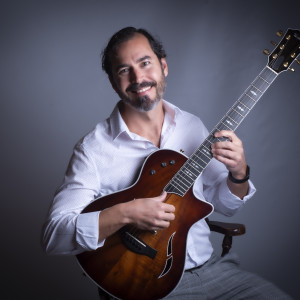 Daniel Ondaro - Singing Guitarist in Denver, Colorado