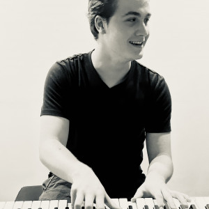 Daniel Slugoski - Singing Pianist / Pianist in Milford, Connecticut