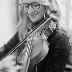 Danielle Leonard - Fiddler in Vancouver, British Columbia