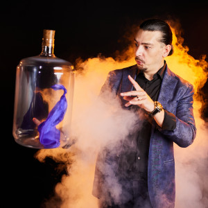 Davit Robakidze - Miami Magician - Magician / Family Entertainment in Miami, Florida
