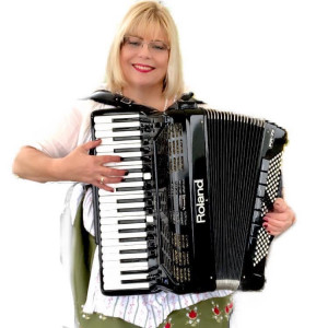 Debra Kartz - Accordion Player in Chilliwack, British Columbia