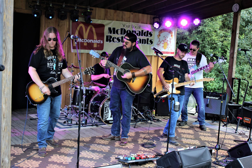 Hire Dinnerbell Road Country Band in Pittsburgh, Pennsylvania