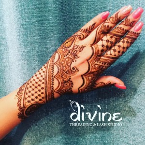 Divine Hennaart