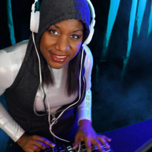 DJ Groovin Nikki who Sings and Dances - DJ / College Entertainment in Orlando, Florida