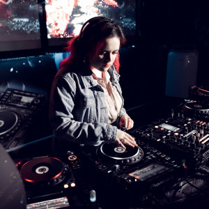DJ Vee Shax - DJ in Long Island City, New York