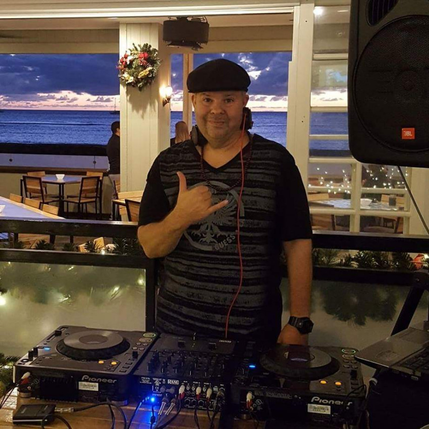 Gallery photo 1 of DJ Zinn - Maui's Party Rocking DJ