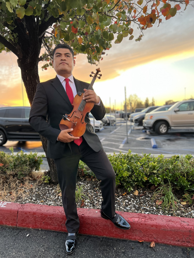 Hire El Violinista De Los Angeles Violinist in Los Angeles, California