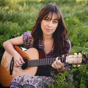 Elena Degl'Innocenti - Singing Guitarist in Franklin, Tennessee