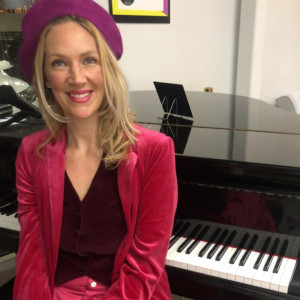Eliza Piano Singer - Singing Pianist / Oldies Music in Houston, Texas