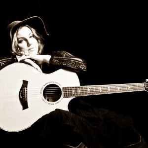 Elke Robitaille - Singer/Songwriter in Portland, Oregon