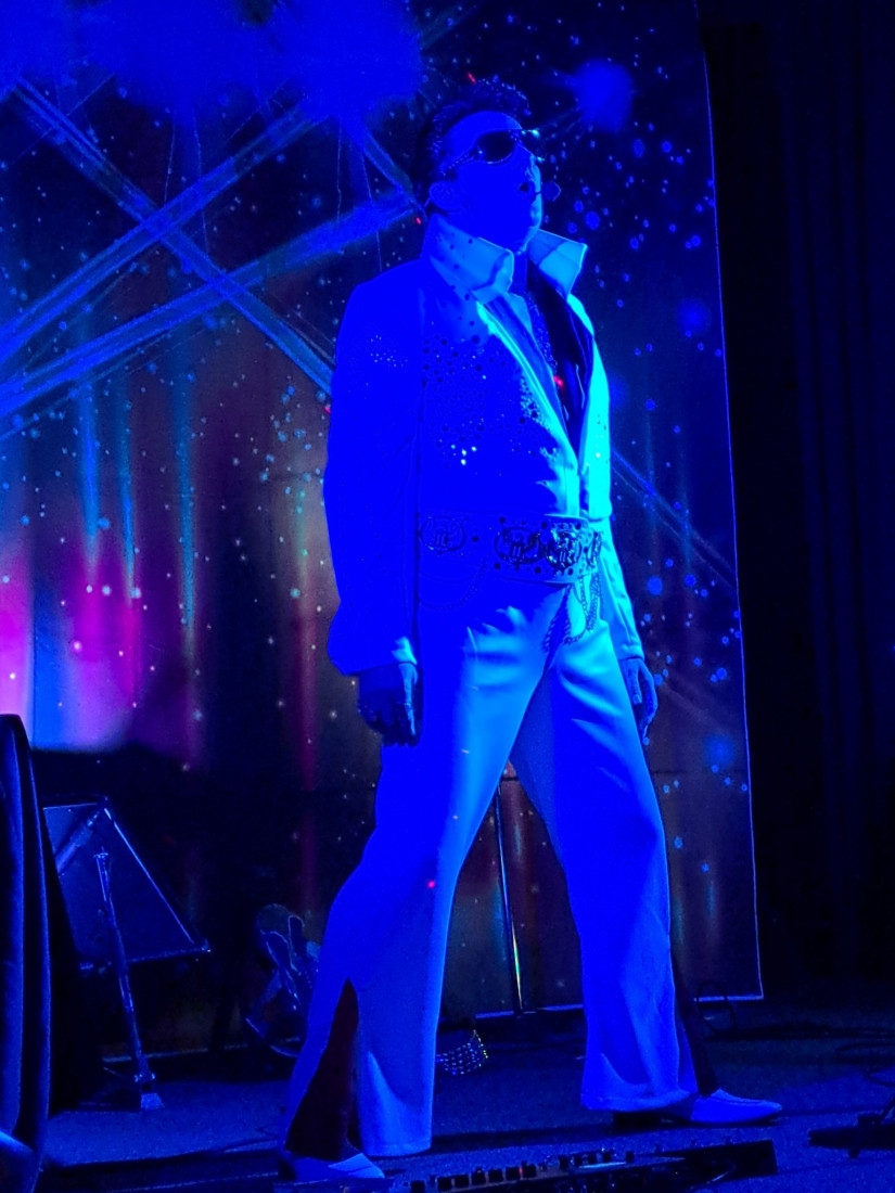 Gallery photo 2 of Elvis Live Now