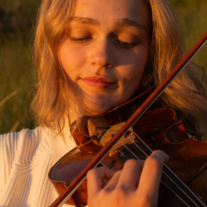 Emma Thackeray, Violin
