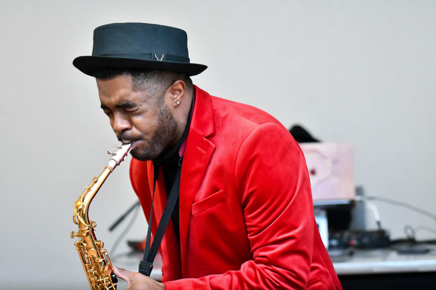 Hire Emmanuel Howard Saxophone Player in Raleigh, North Carolina