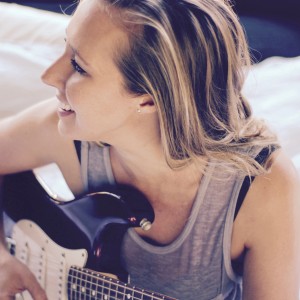 Emme - Singing Guitarist / Violinist in North Hollywood, California
