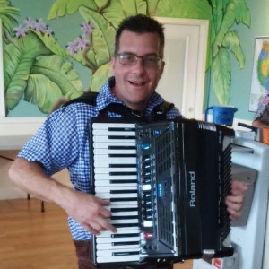 Eric Zawalich - Accordion Player / French Entertainment in Tampa, Florida