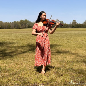 Estella Nguyen - Violinist