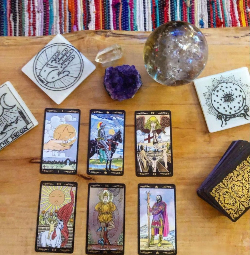 Gallery photo 1 of Ethereal Forms Tarot & Fortunes