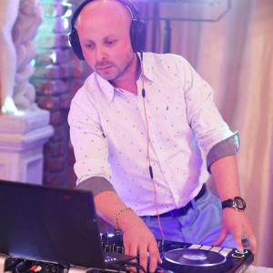 Cosmo Entertainment - Mobile DJ / Outdoor Party Entertainment in Ridgewood, New York