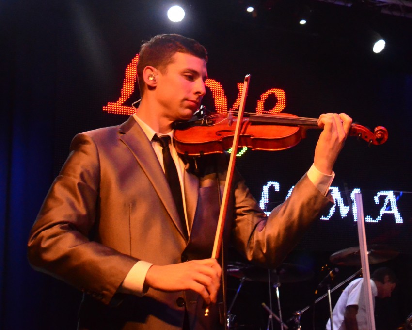 Hire EH Versatile Violin Violinist in St Louis, Missouri