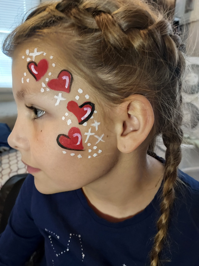 Gallery photo 1 of Face Paint by Alayna