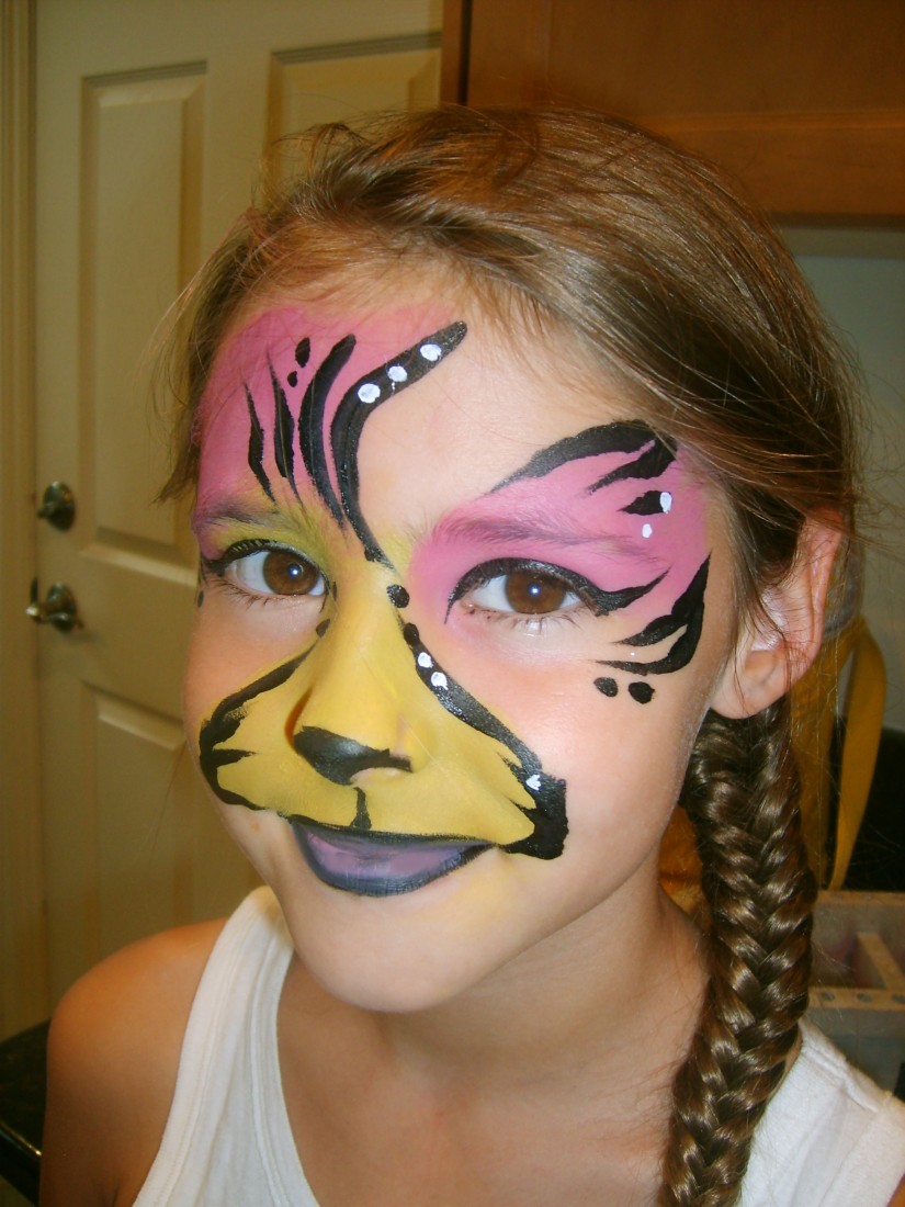 Gallery photo 1 of Face Painting With Glitter