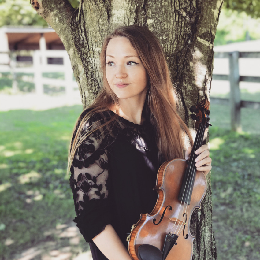 Hire Fiona Brickey - Violinist in St Louis, Missouri