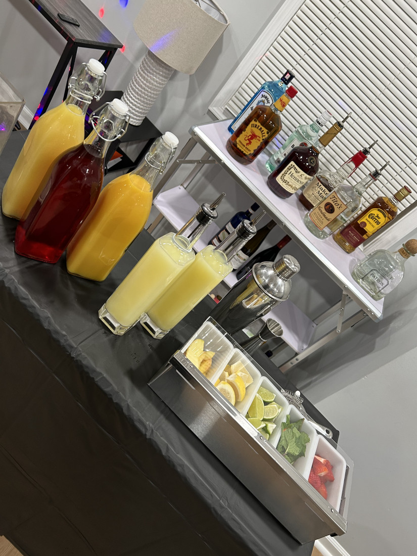 Gallery photo 1 of FLAVORS mobile bartending services
