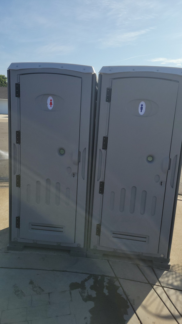 Gallery photo 1 of Flushable Portable Toilet