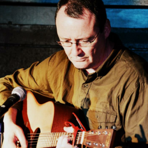 Folk/Rock Singer/Guitarist - TOM QUINN - Singing Guitarist / Acoustic Band in Lincoln, Illinois