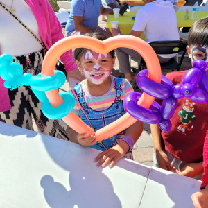 Fun Balloon Twisting Entertainment - Balloon Twister / College Entertainment in Mount Prospect, Illinois